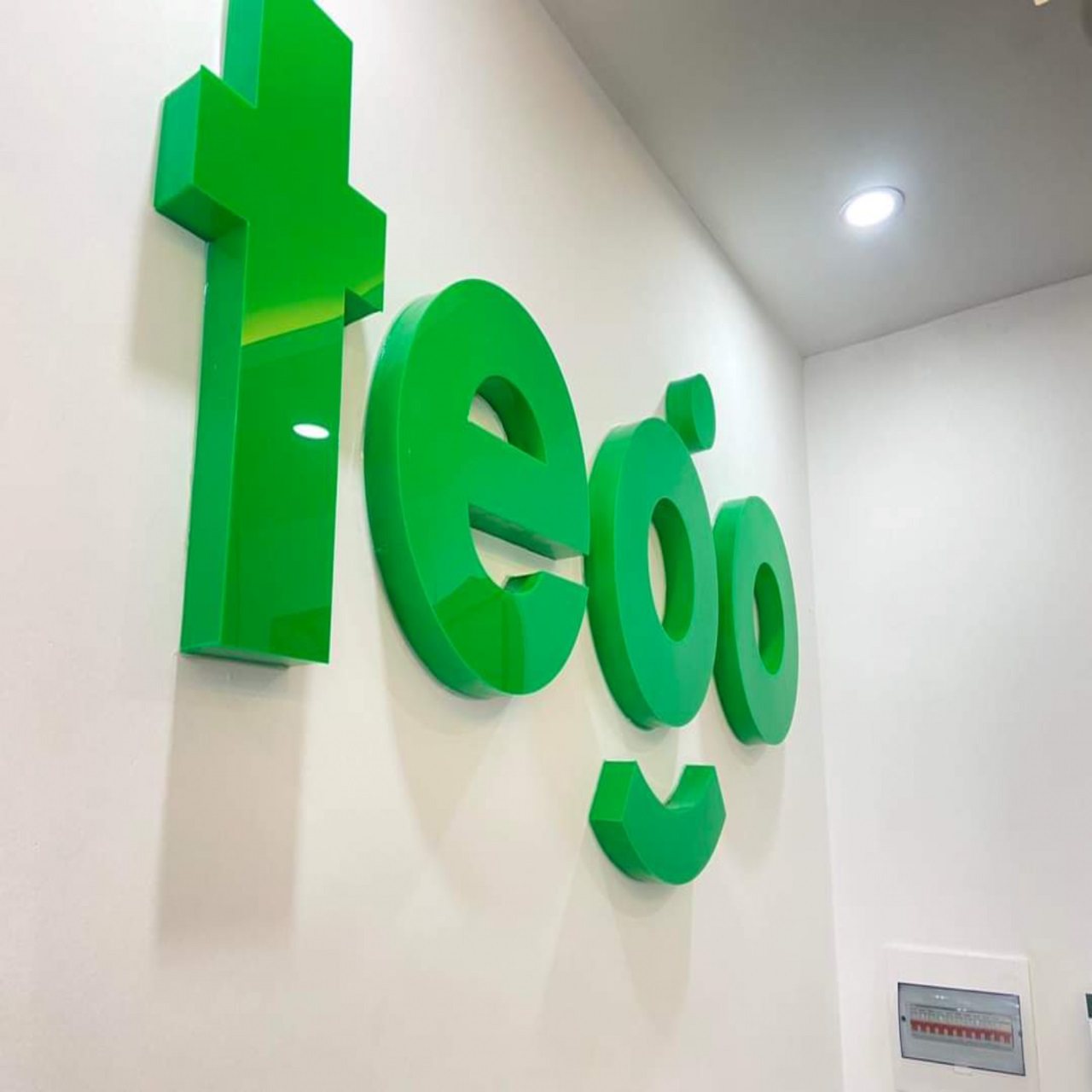 Chữ logo mica dán tường - Ảnh 2